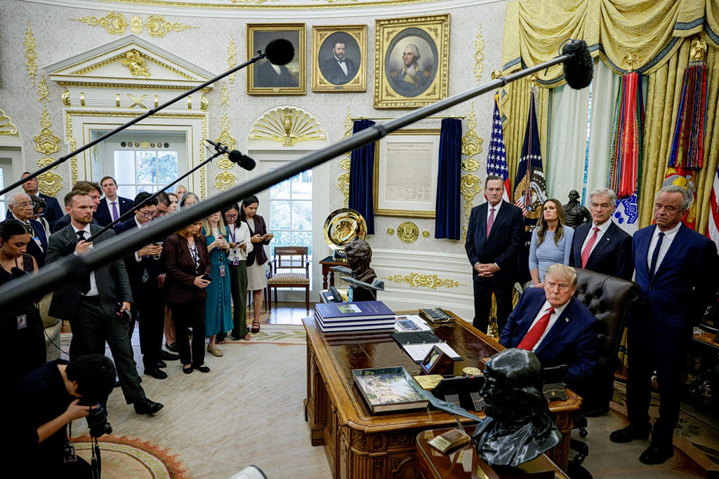 Τραμπ: Απαγορεύει την πρόσβαση των CNN, MS NOW και Politico στον Λευκό Οίκο