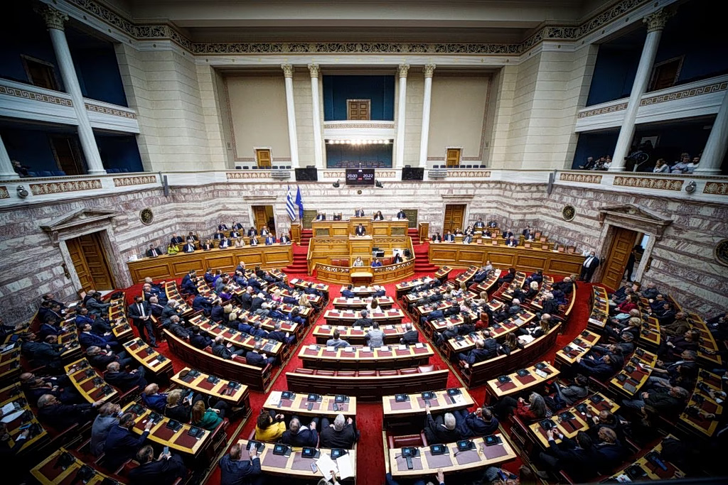 Προς κύρωση στη Βουλή δύο αμυντικές συμφωνίες με τη Γαλλία και τη Σερβία