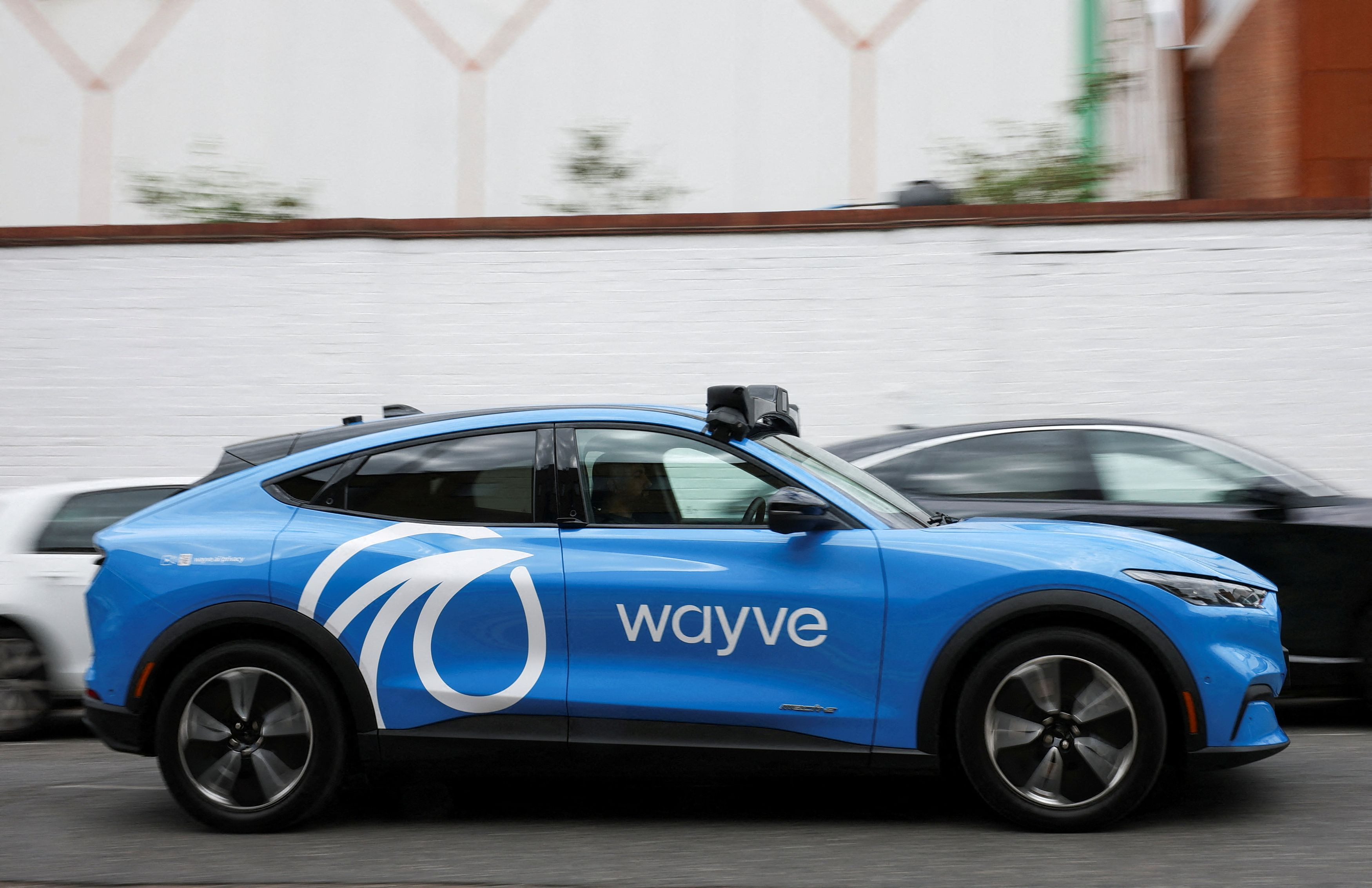 Mercedes και Wayve συνεργάζονται στον τομέα της αυτόνομης οδήγησης