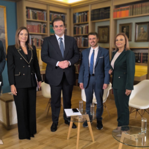 Πιερρακάκης: Στα 4 δισ. ευρώ φτάνουν συνολικά τα μέτρα εντός διετίας – Στο προσκήνιο μισθοί και δημογραφικό
