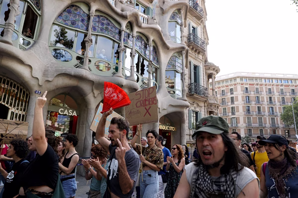 Υπερτουρισμός: Η Βαρκελώνη αυξάνει έως και 150% τον φόρο ακίνητης περιουσίας στα τουριστικά διαμερίσματα