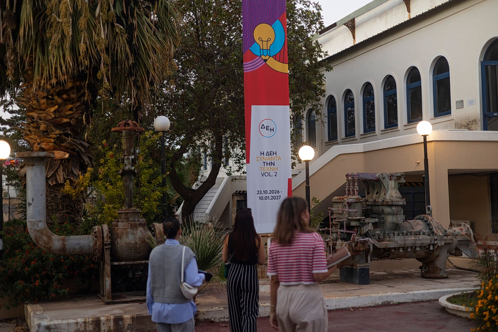 ΔΕΗ: Άνοιξε στο κοινό η έκθεση με 55 έργα στον Ιστορικό ΑΗΣ Νέου Φαλήρου