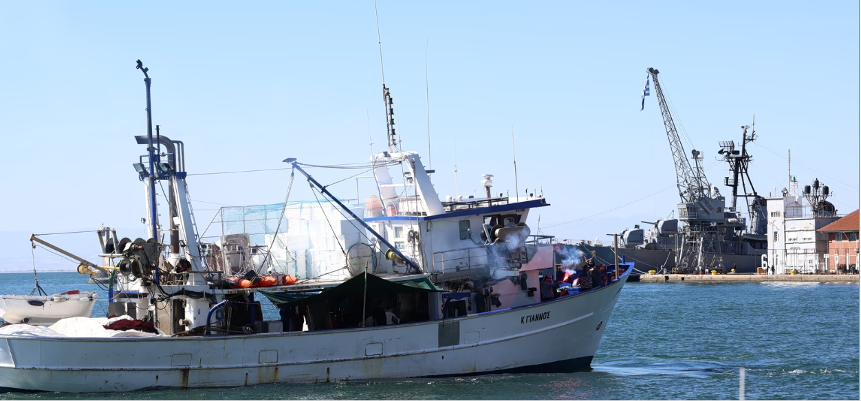 Αλιείς: Συμβολικός αποκλεισμός του λιμανιού της Θεσσαλονίκης – Τι ζητούν