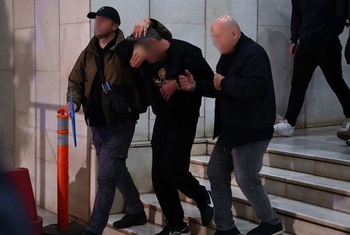 Χωριάτικο: Οι αχυράνθρωποι, οι λογαριασμοί στο εξωτερικό και το ξέπλυμα
