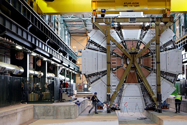 CERN: Στοίχημα 16 δισ. ευρώ για νέο επιταχυντή
