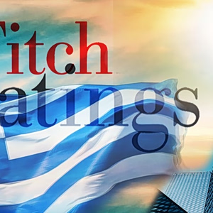 Fitch: Ισχυρή ανάπτυξη και ταχεία αποκλιμάκωση του χρέους στηρίζουν την αξιολόγηση της Ελλάδας