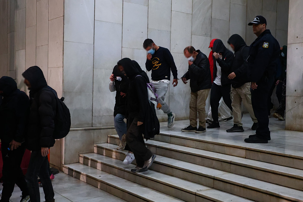 «Χωριάτικο»: Στους τέσσερις οι προφυλακισμένοι – Απολογείται ο φερόμενος ως αρχηγός
