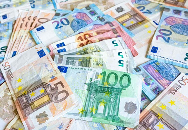 Ευρώ: Ανακάμπτει με τη βοήθεια των ομολόγων