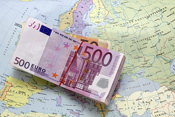 ΕΕ: Αναθεωρεί τη λίστα των φορολογικών παραδείσων