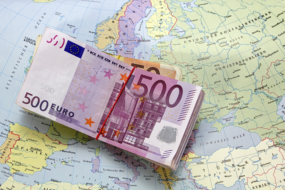 ΕΕ: Αναθεωρεί τη λίστα των φορολογικών παραδείσων