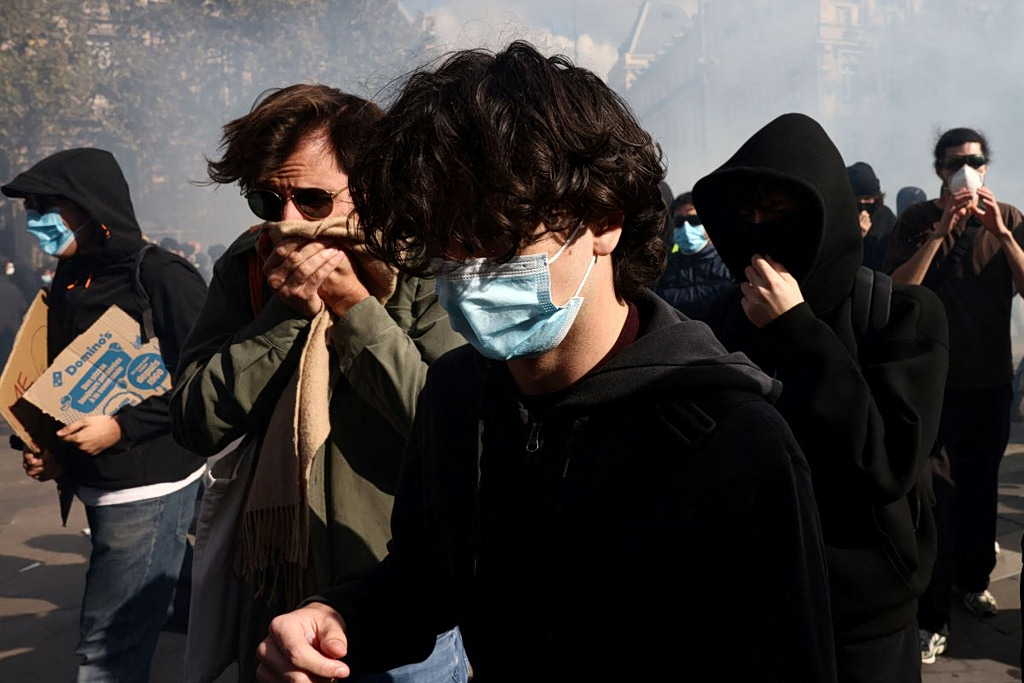 Gen Z: Γιατί οι νέοι βγαίνουν στον δρόμο, σε όλον τον κόσμο