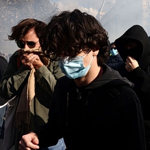 Gen Z: Γιατί οι νέοι βγαίνουν στον δρόμο, σε όλον τον κόσμο
