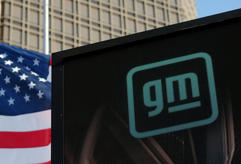 General Motors: Ετοιμάζει στροφή 180 μοιρών στα υβριδικά αυτοκίνητα – Τι προβλέπουν οι αναλυτές