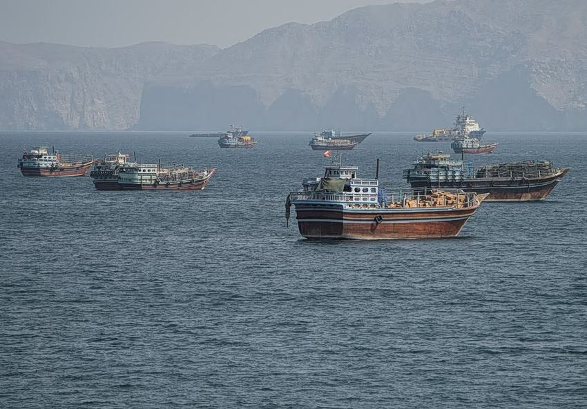 Περσικός Κόλπος: Στις φλόγες ένα από τα μεγαλύτερα LNG carriers στον κόσμο