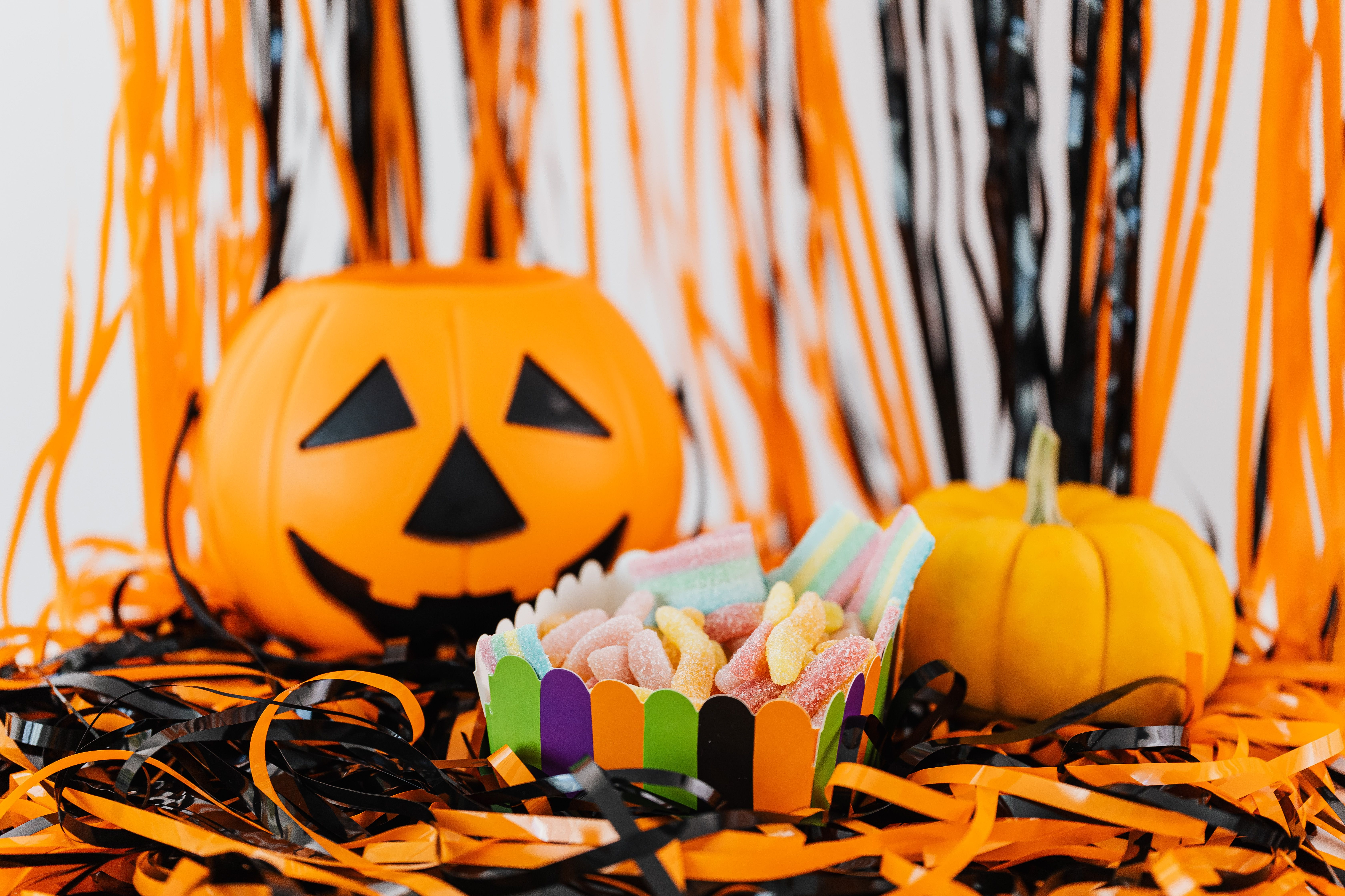 Halloween: Οι τιμές καυσίμων και κακάο «τρομάζουν» τους Αμερικανούς καταναλωτές