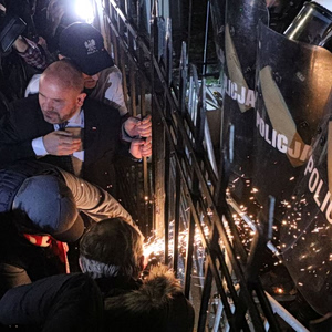 Πολωνία: Κλιμακώνεται η κόντρα Τουσκ – Ναβρότσκι