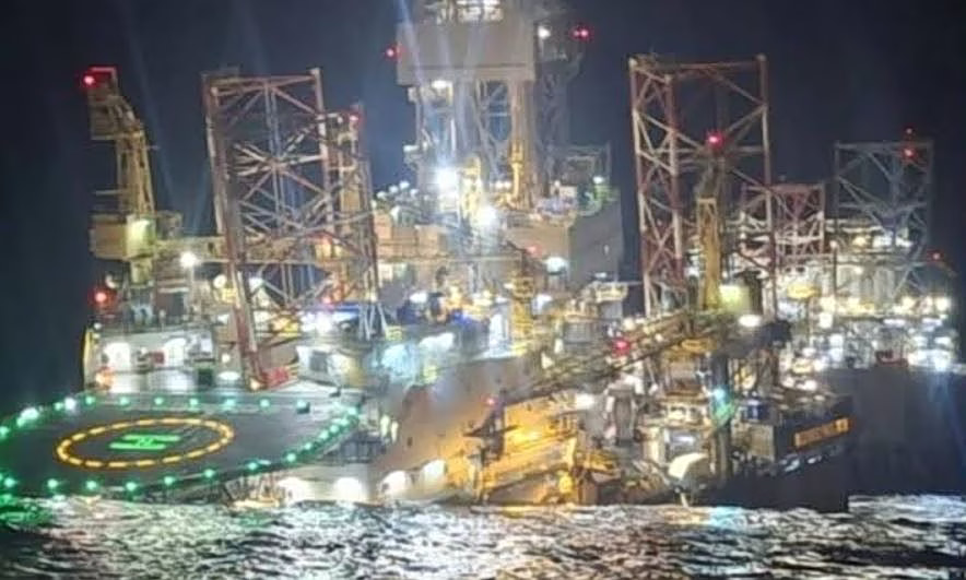 Βυθίστηκε πλατφόρμα εξόρυξης πετρελαίου ανοιχτά της Αφρικής