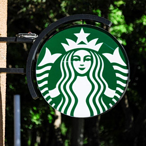 Starbucks: Το «λίφτινγκ» στα καταστήματα και το «φρένο» στην άνοδο της μετοχής