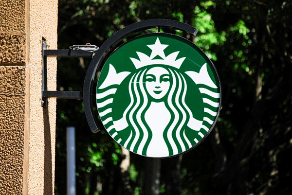 Starbucks: Το «λίφτινγκ» στα καταστήματα και το «φρένο» στην άνοδο της μετοχής