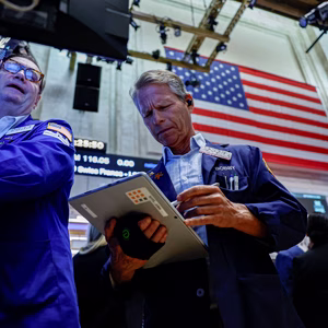 Wall Street: Τεστ αντοχής με ομόλογα, ενδιάμεσες εκλογές και οικονομικά αποτελέσματα