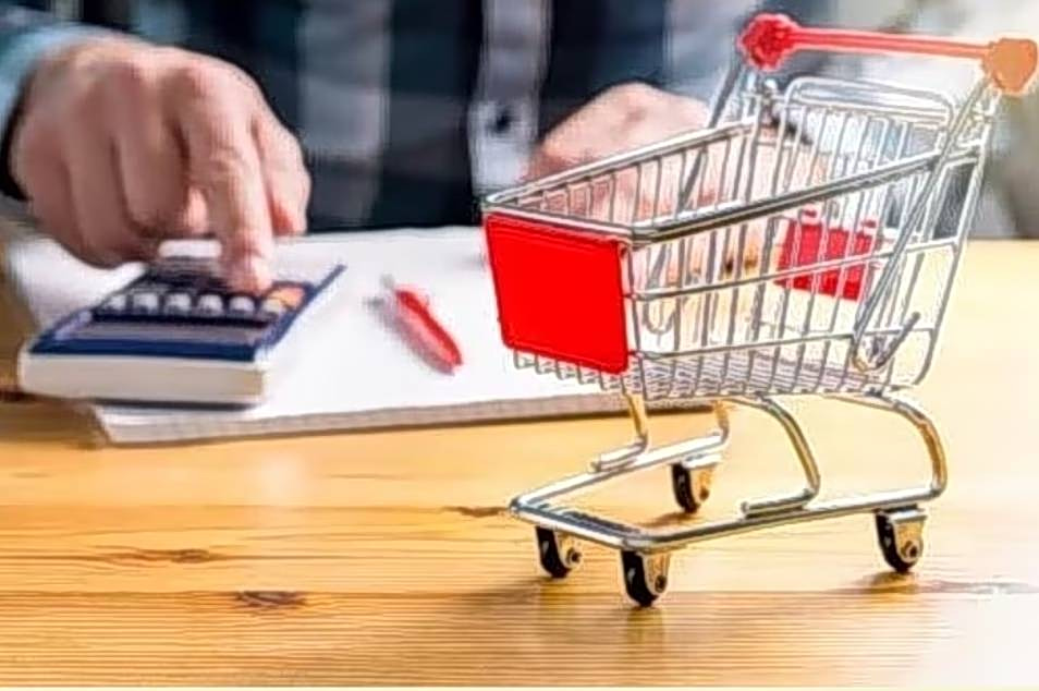 Ακρίβεια: Τι αποκαλύπτει ο προϋπολογισμός του 2027 – Μεταξύ πληθωρισμού και πλεονασμάτων